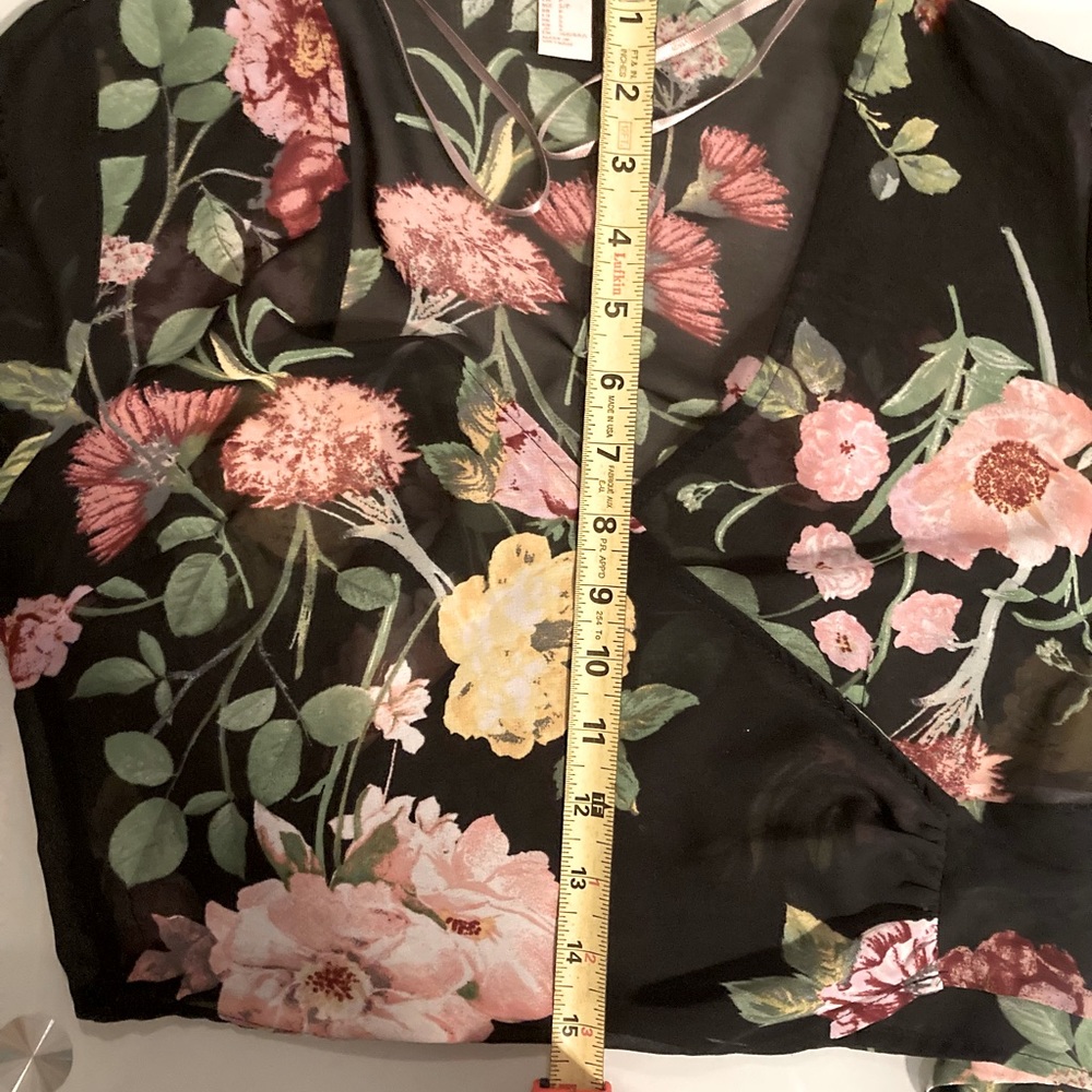 Forever 21 Contemporary Sheer Floral Deep V Wrap Blouse Size Small. - Picture 7 of 11